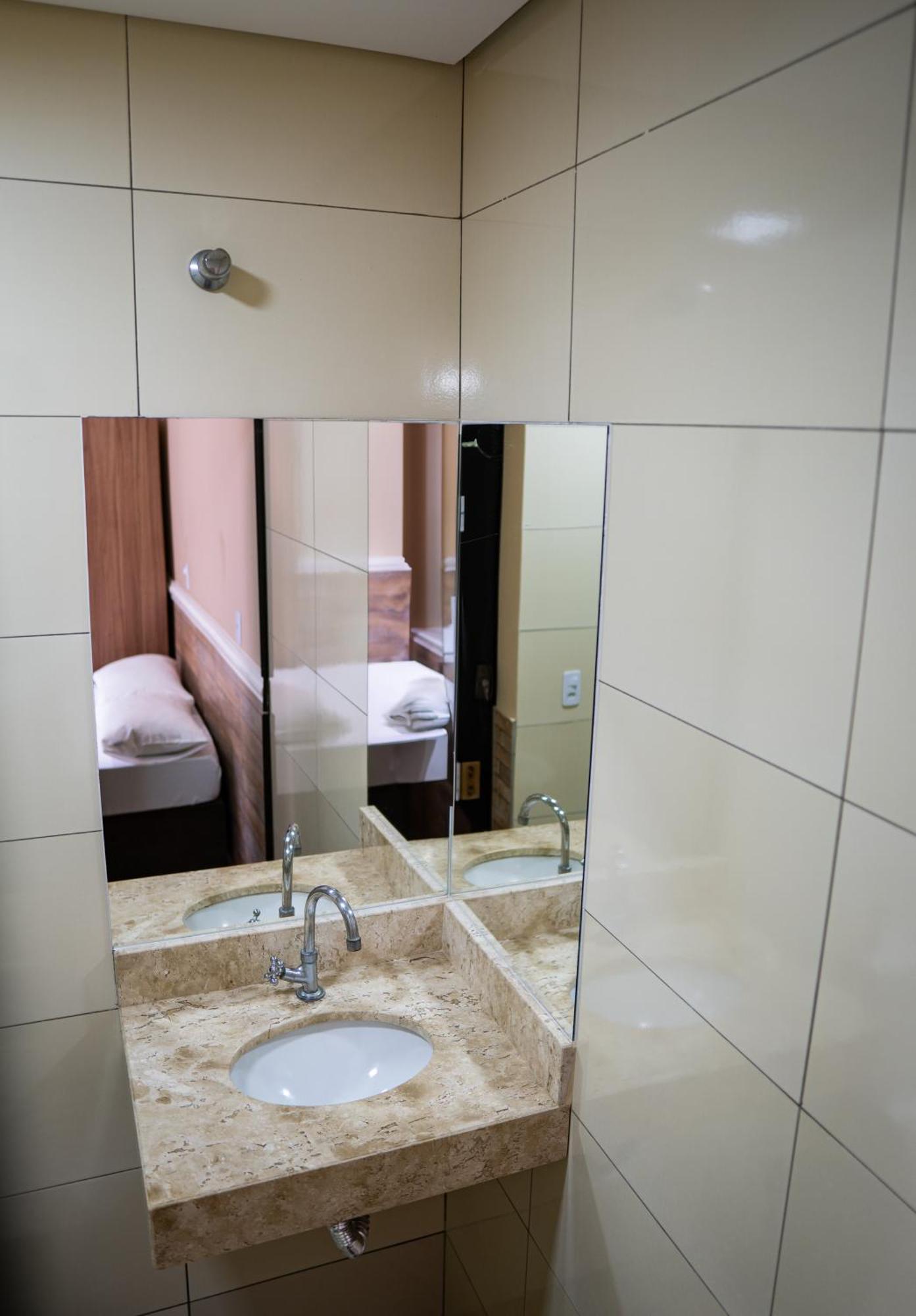 Hotel Nixon Proximo, Rodoviaria, Prefeitura E A Matriz Central Itaí المظهر الخارجي الصورة