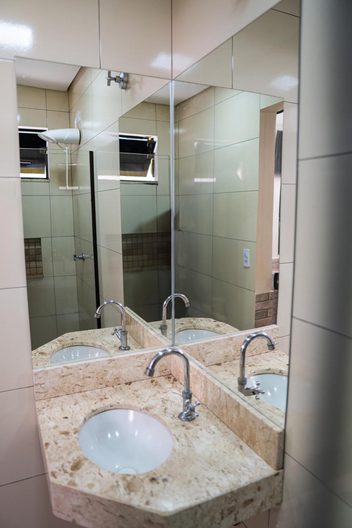Hotel Nixon Proximo, Rodoviaria, Prefeitura E A Matriz Central Itaí المظهر الخارجي الصورة